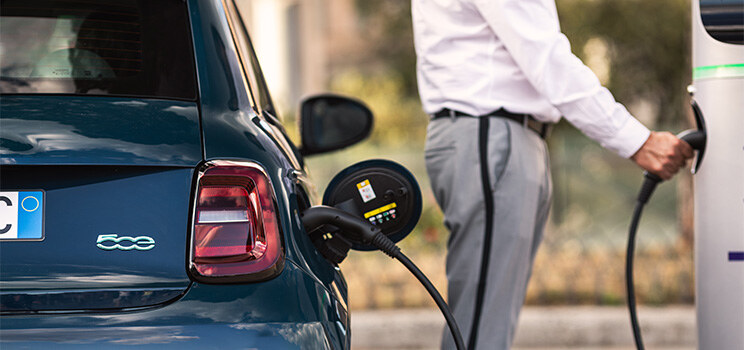 Où recharger sa voiture électrique sur l'autoroute 
